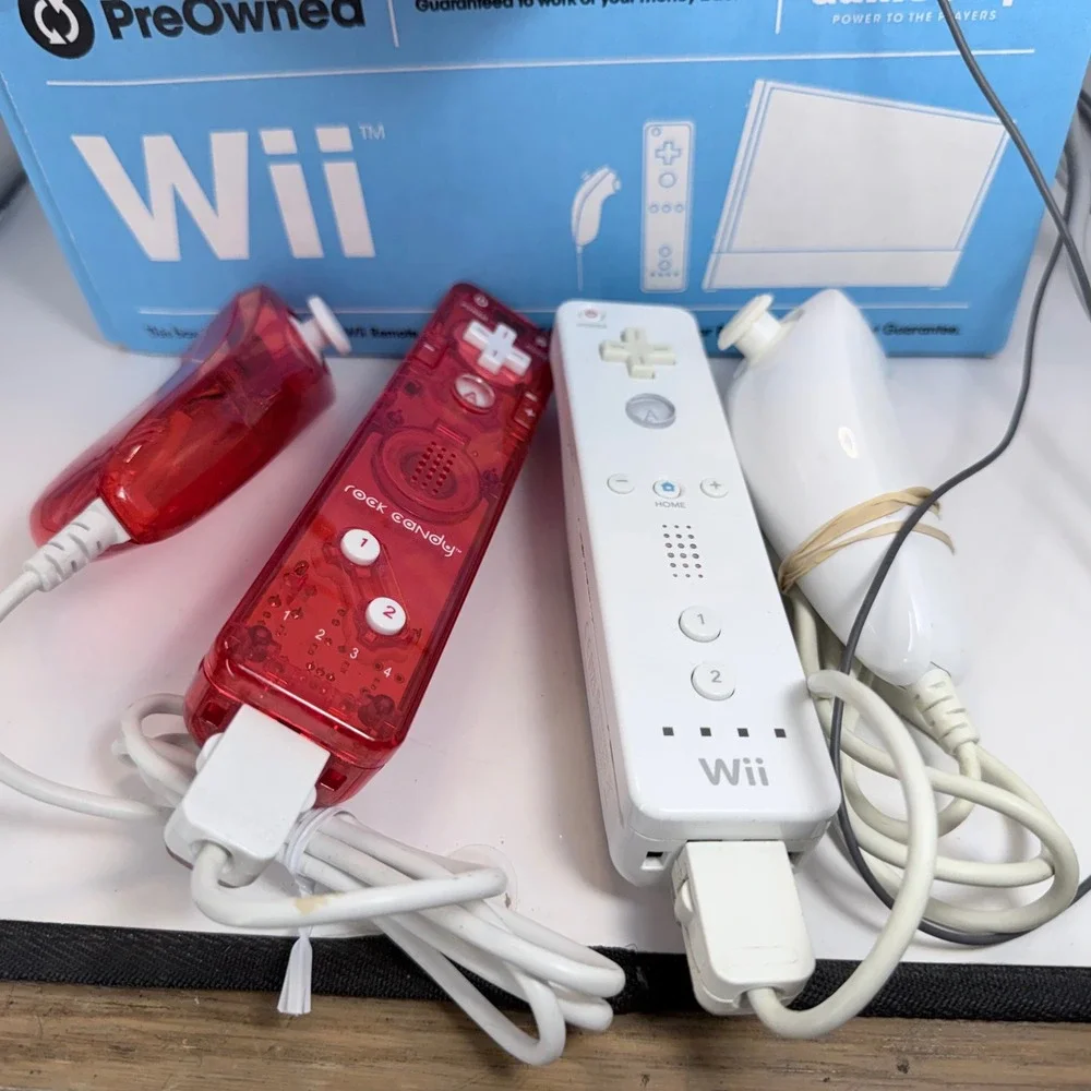 Nintendo Wii Console Bundle RVL-001 GameCube Port 2 Controllers 3 Games White